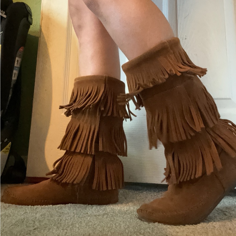 Minnetonka Moccasin 3 Layer Fringe Suede Boots